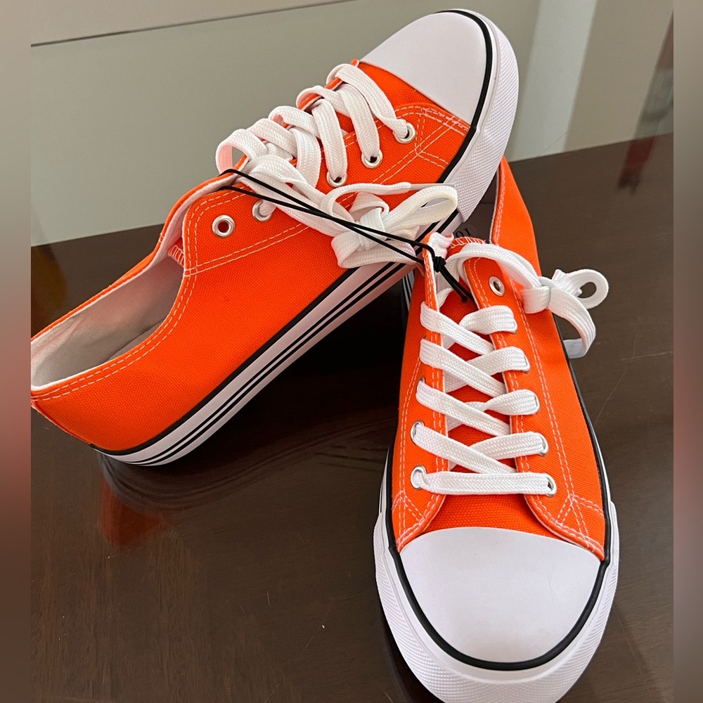 Canvas Sneakers Epic Step -Low Tops 
Size 10